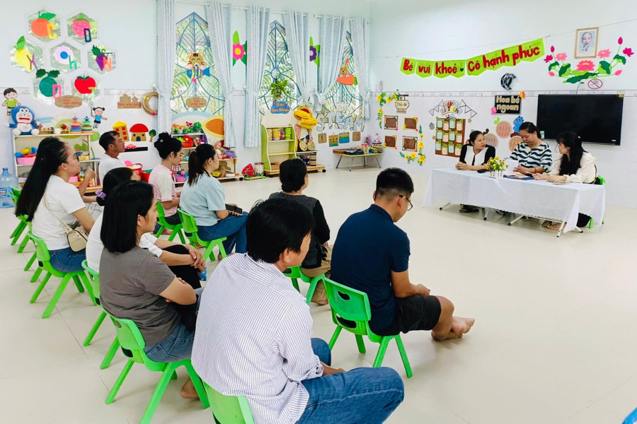 Giảm áp lực tài chính cho phụ huynh