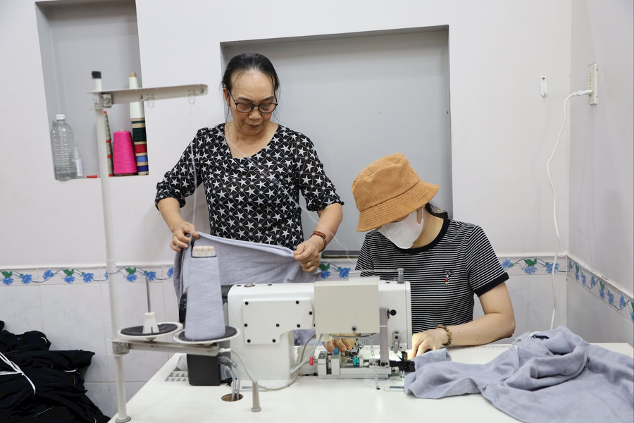 Trần Thị Diện - người "dệt" cơ hội từ những sợi len
