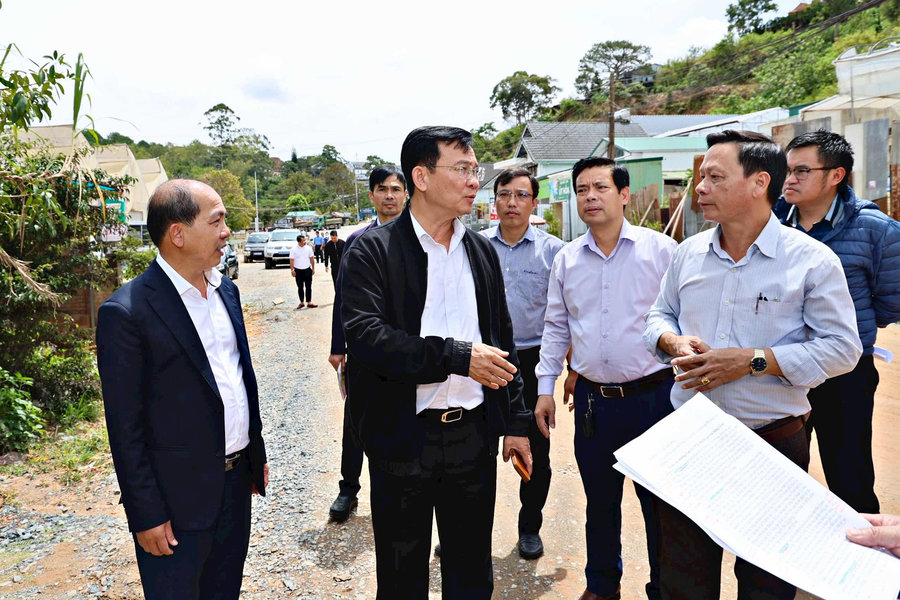 Chủ tịch UBND tỉnh Lâm Đồng chỉ đạo phê bình nghiêm khắc chủ đầu tư giải ngân vốn đầu tư công dưới mức trung bình