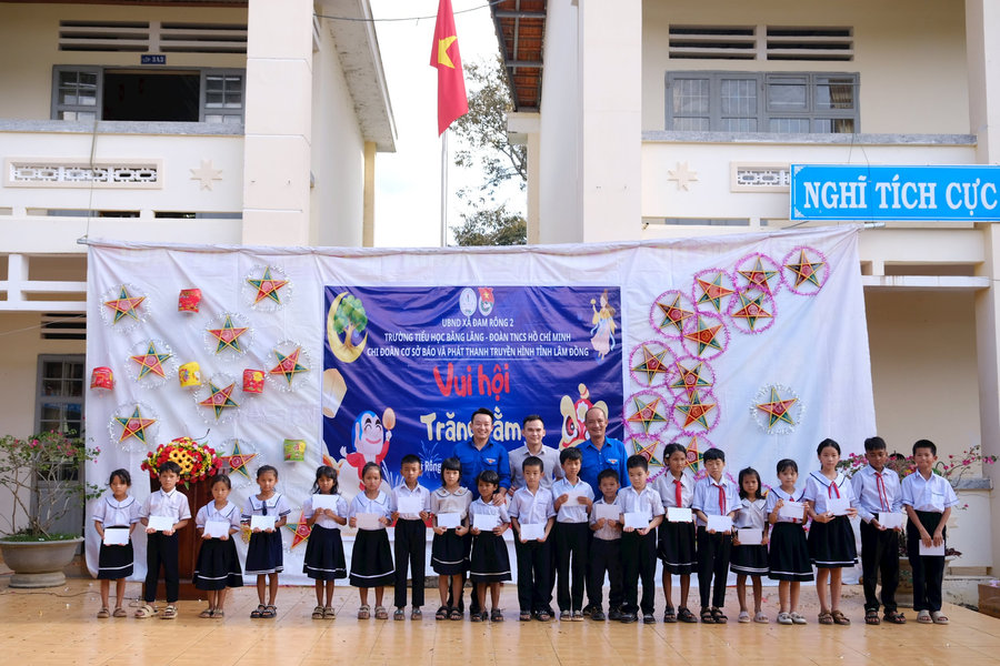 Tổ chức Vui hội trăng rằm cho học sinh xã Đam Rông 2 và phường Lang Biang - Đà Lạt