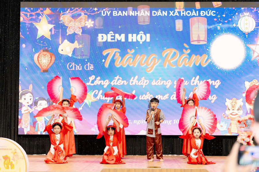 Xã Hoài Đức trao hơn 2.200 phần quà, học bổng cho thiếu nhi dịp Trung thu