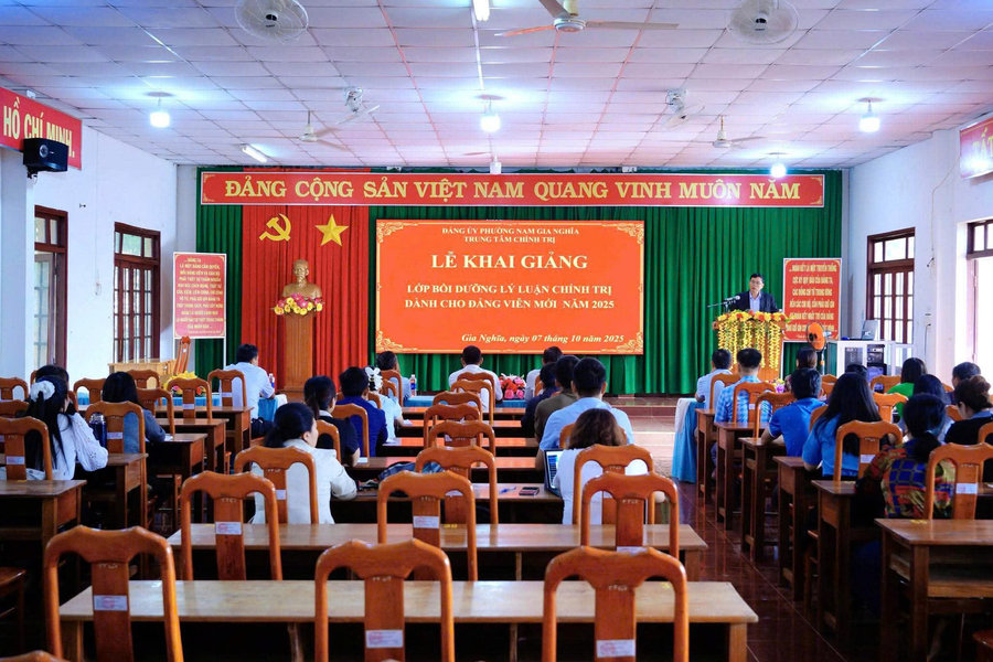 46 đảng viên mới tham gia bồi dưỡng lý luận chính trị