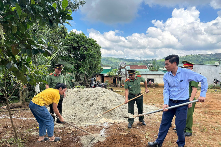 Khởi công 49 mái ấm cho hộ nghèo vùng đồng bào dân tộc thiểu số