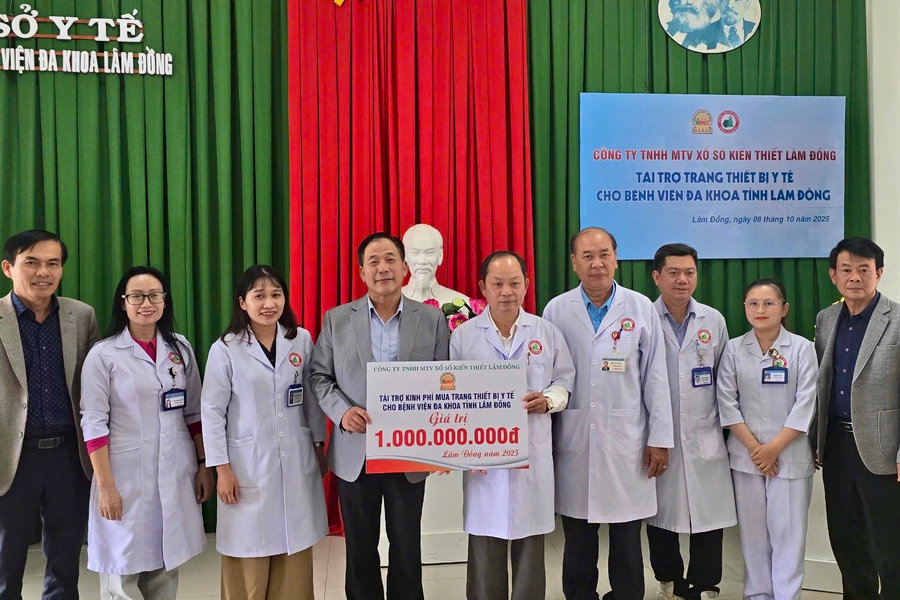 Bệnh viện Đa khoa Lâm Đồng tiếp nhận thiết bị y tế trị giá 2 tỷ đồng