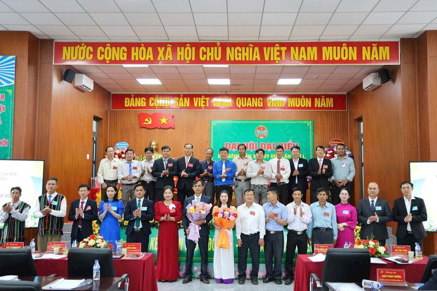 Nông dân xã Tuy Đức, Quảng Tân chung sức xây dựng nông thôn mới