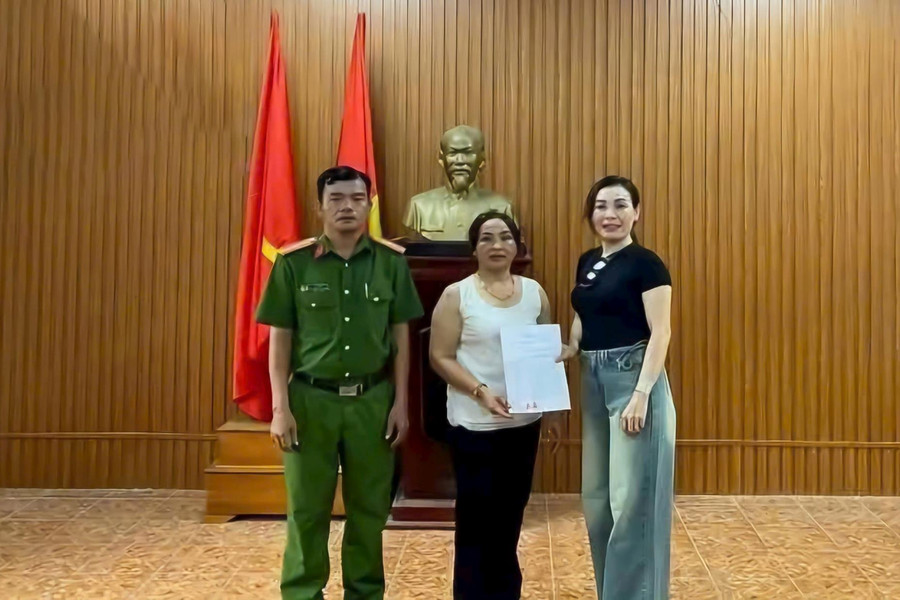 Nhận 100 triệu đồng chuyển nhầm, người phụ nữ báo ngay công an trả lại