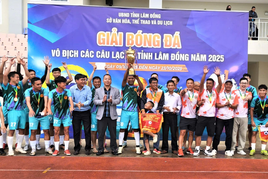 CLB Đại Phát đăng quang Giải bóng đá 11 người Link vao Dubai năm 2025