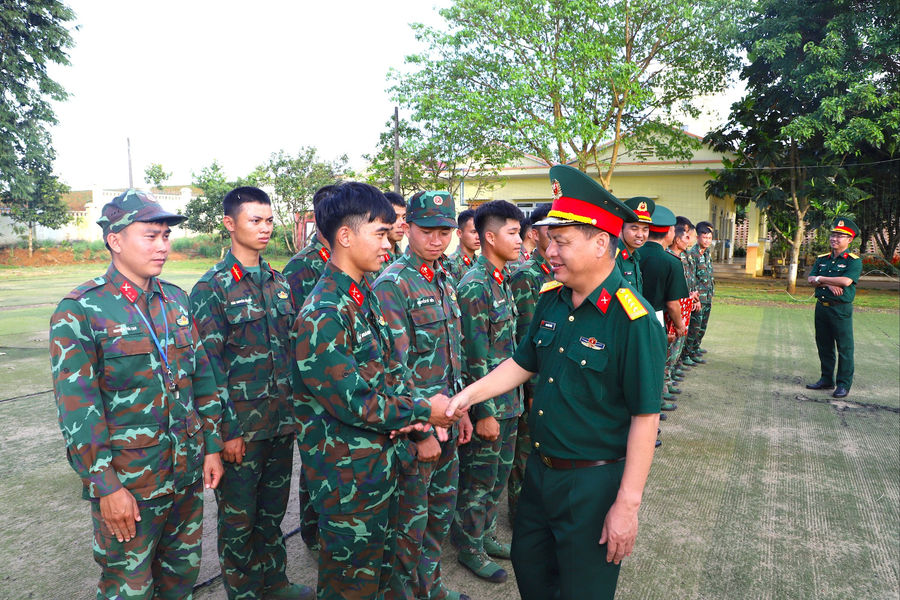 Kiểm tra công tác sẵn sàng chiến đấu tại các đơn vị phía Tây Lâm Đồng