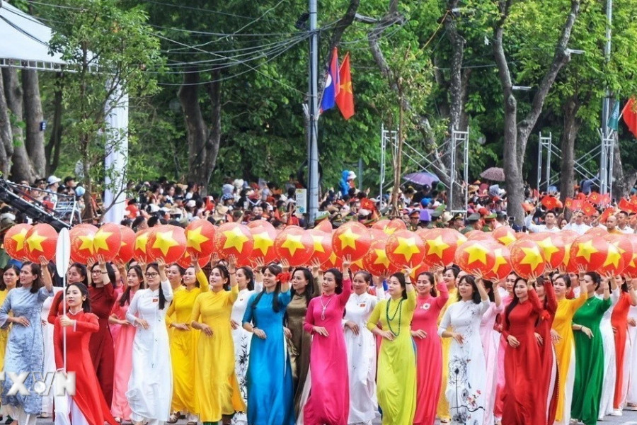 Phụ nữ Việt Nam từ truyền thống anh hùng đến khát vọng cống hiến