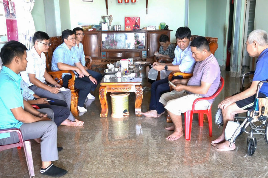 Khi chính quyền tìm đến dân