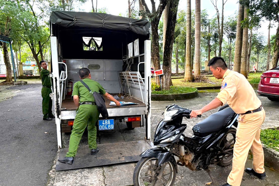 Phát hiện bàn giao đối tượng trộm xe máy ở Kiến Đức
