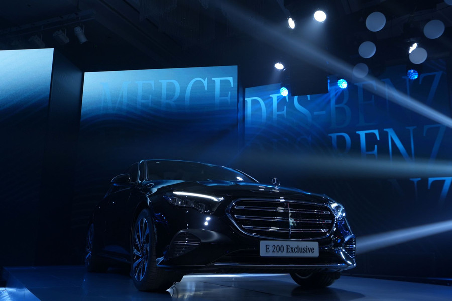 Mercedes-Benz E-Class thế hệ mới: E 200 và E 300 AMG
