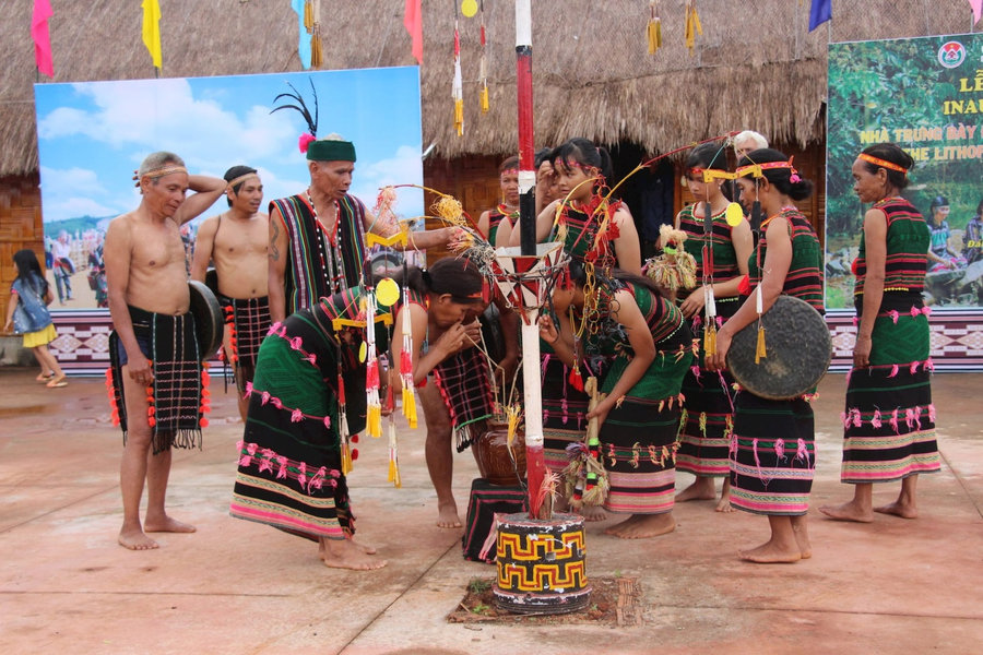 Ritual Prayers of the M’nong People