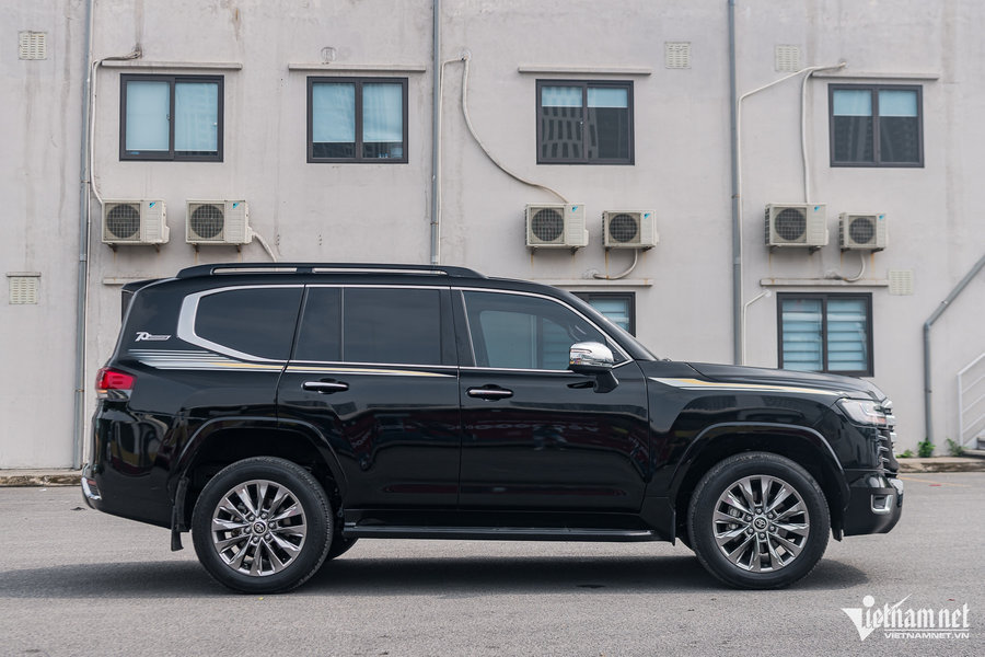 Toyota Land Cruiser PHEV: Bước tiến điện hóa đáng chờ