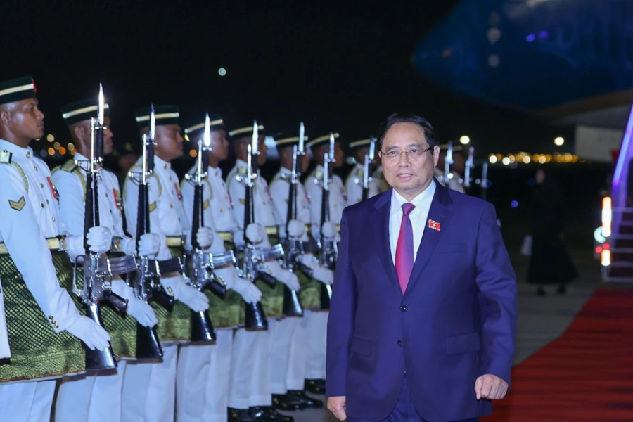 Thủ tướng tới Kuala Lumpur, bắt đầu chuyến công tác dự Hội nghị cấp cao ASEAN