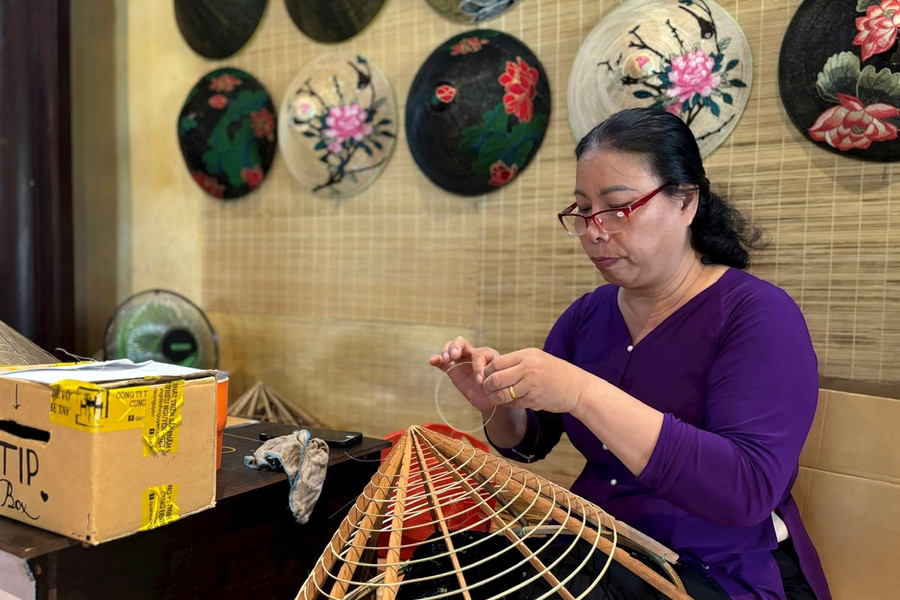 Grace in Every Lotus Leaf: The Art of Hue’s Lotus Leaf Conical Hat