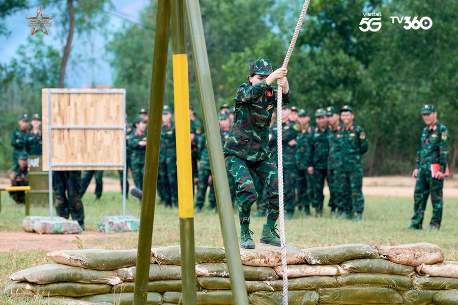 Sao Nhập Ngũ 2025: Hòa Minzy nén đau lưng hoàn thành thử thách