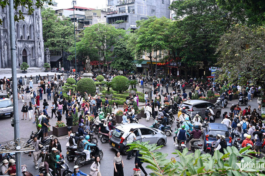 Nhà thờ Lớn Hà Nội: Trải nghiệm mùa thu độc đáo giữa phố cổ