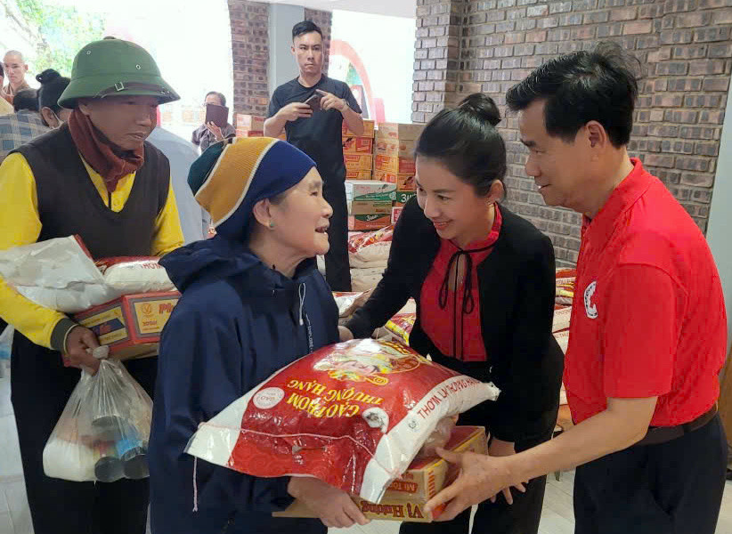 Lâm Đồng hỗ trợ đồng bào vùng lũ hơn 380 tấn hàng hóa