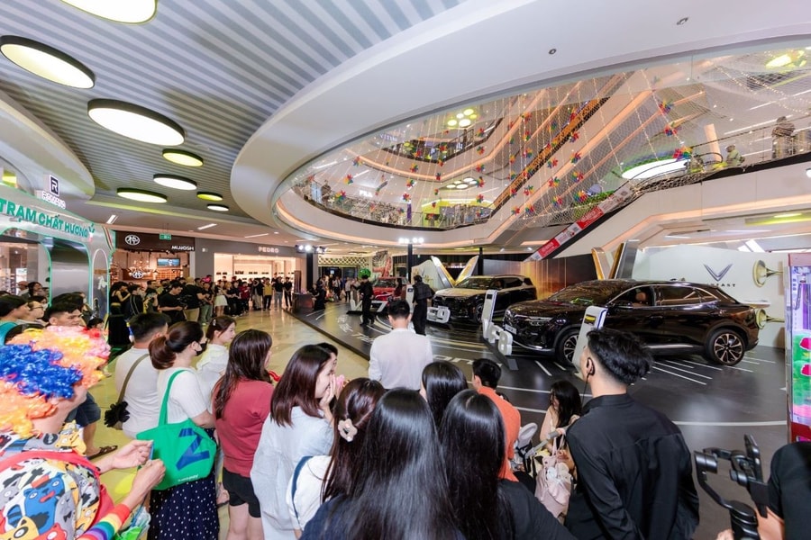 Lái thử bộ ba SUV điện VinFast: Khách hàng bất ngờ với VF 7