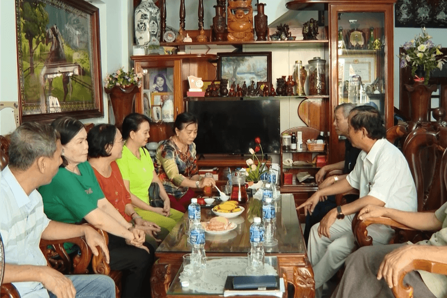 Suốt đời học tập Bác