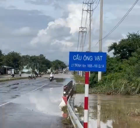 Nước trên Sông Lũy rút, Quốc lộ 1A đoạn qua Lương Sơn thông tuyến trở lại