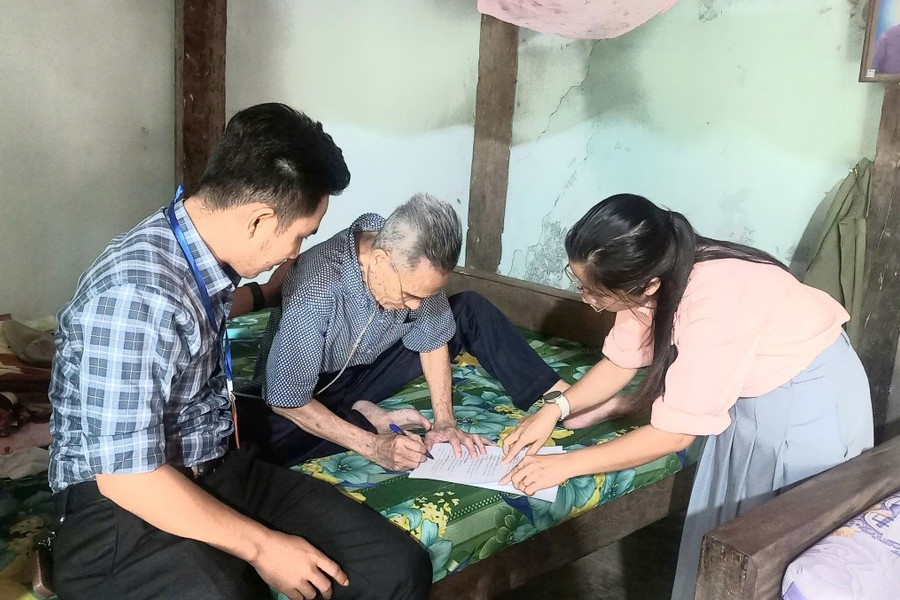 Cát Tiên 3 hỗ trợ người dân yếu thế giải quyết thủ tục hành chính