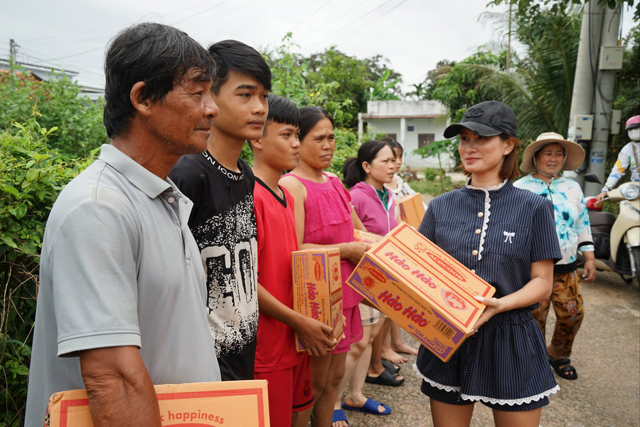 Nước lũ dâng cao chia cắt nhiều hộ dân ở Hàm Thắng