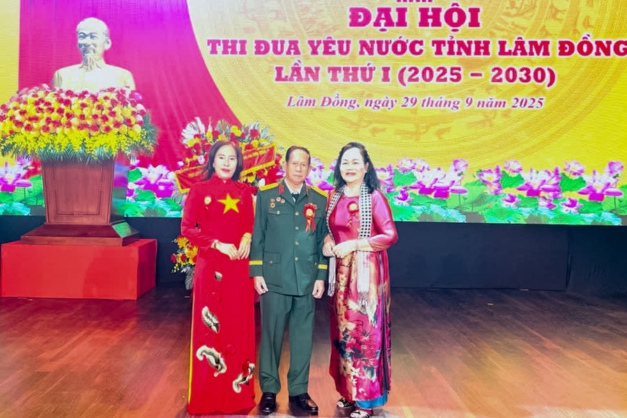 Người cán bộ lão thành cách mạng tận tụy, gương mẫu
