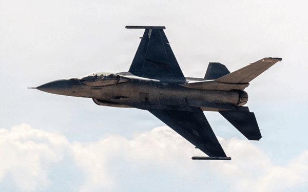 F-16 tích hợp IVEWS với radar APG-83, gây nhiễu đồng thời