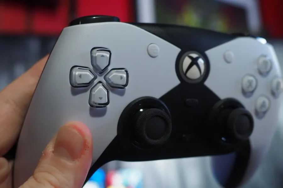 Hyperkin Competitor: Tay cầm Xbox mang thiết kế PlayStation