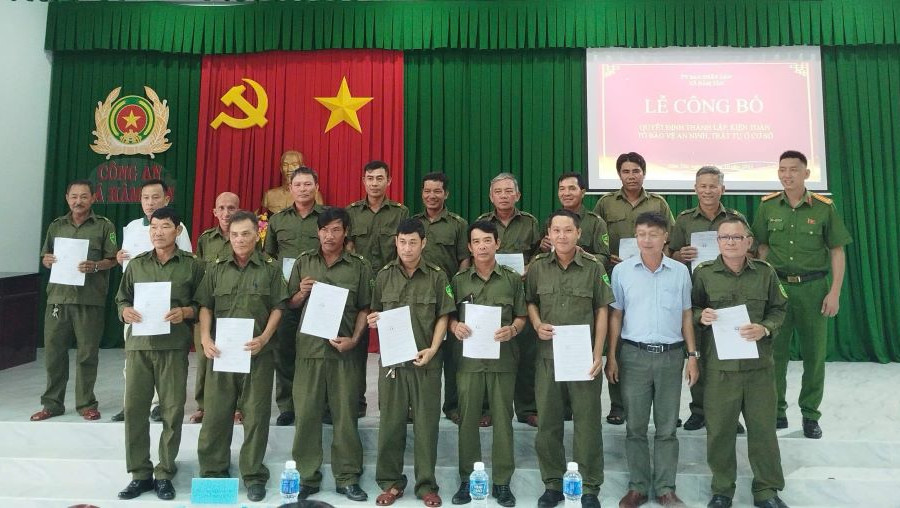 Công an xã Hàm Tân tổ chức Lễ công bố Quyết định thành lập, kiện toàn Tổ bảo vệ an ninh, trật tự cơ sở