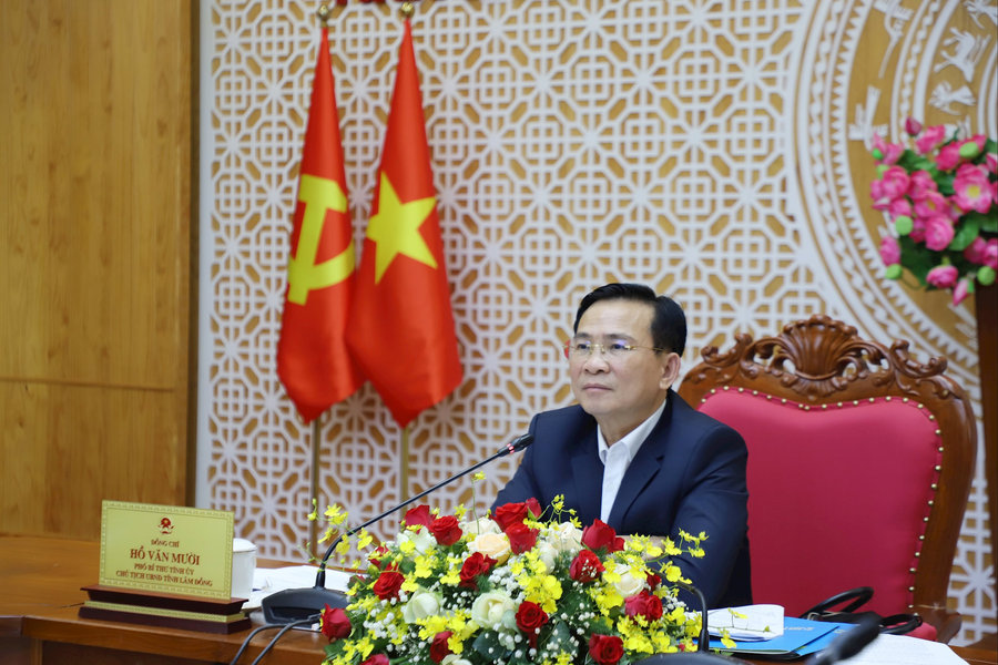 Chủ tịch UBND tỉnh Lâm Đồng Hồ Văn Mười chỉ đạo xử lý đèn đường tắt dài ngày