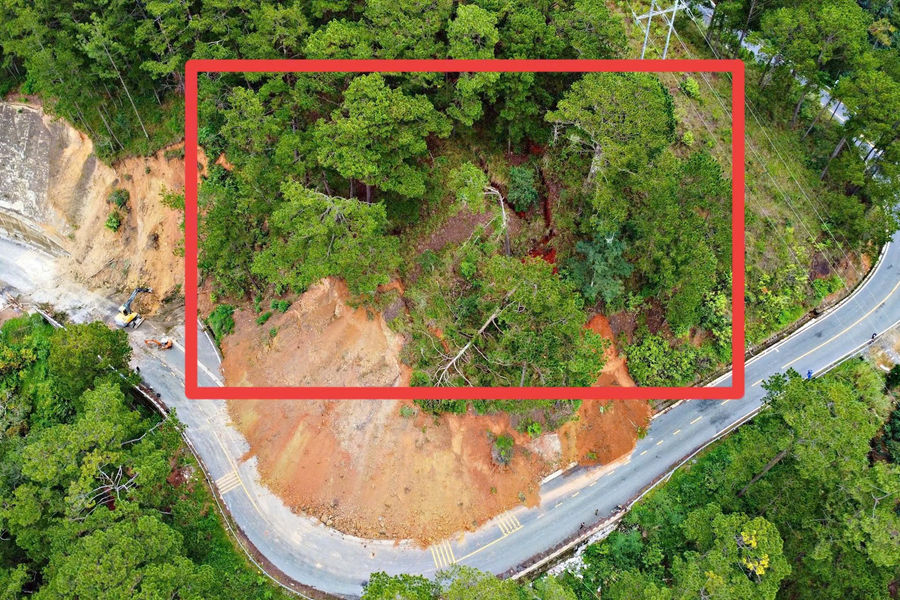 Khoảng 60.000m3 đất đá đe dọa đổ xuống đèo D’ran