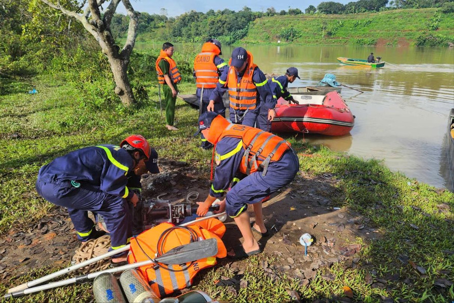 Tìm thấy thi thể nam thanh niên dưới sông Sêrêpốk