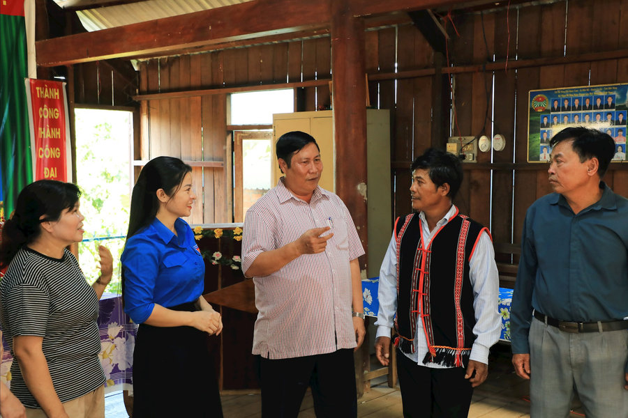 Buôn Trum đoàn kết xây dựng nông thôn mới