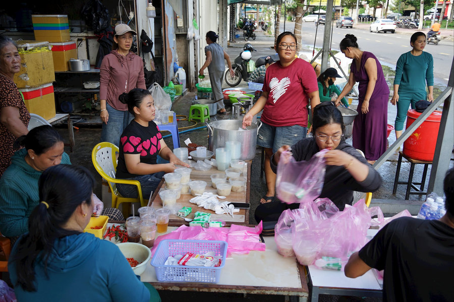 “Nắm cơm” nghĩa tình trên dòng lũ