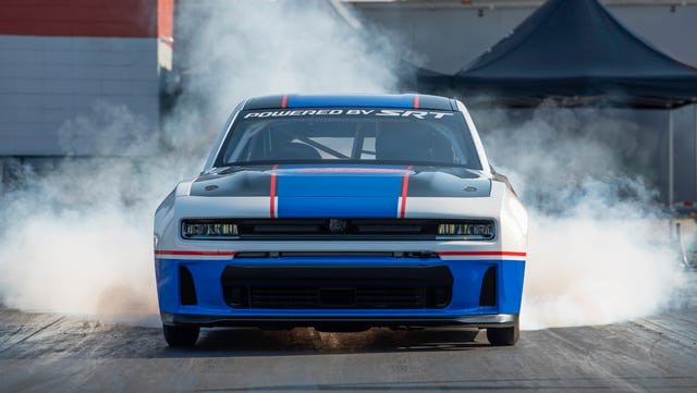 Dodge Charger Drag Pak 2026: Hemi V-8 trở lại cho đường đua