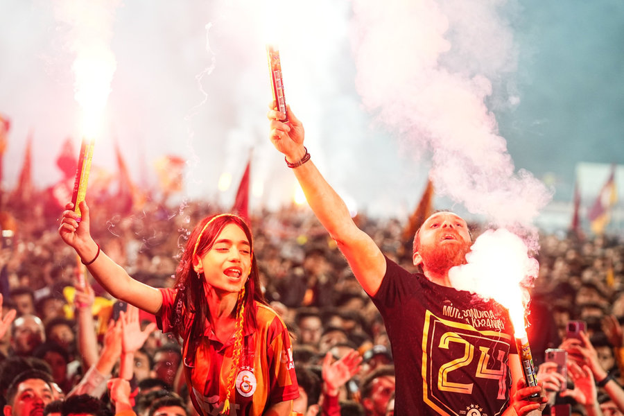 Galatasaray và DNA địa ngục: lửa, kiêu hãnh, Aslan