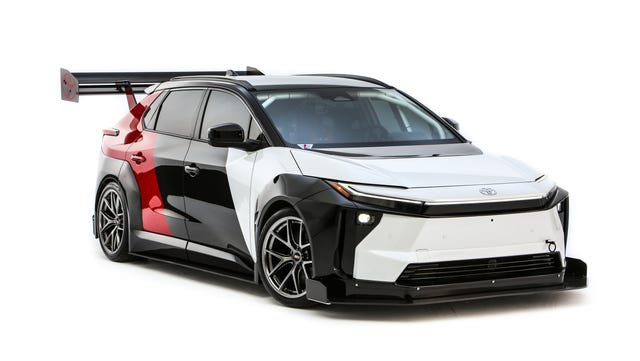 Toyota bZ Time Attack: SUV điện hóa thân thành xe đua 400 mã lực