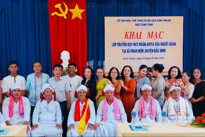Vang mãi điệu hát ngâm Ariya của dân tộc Chăm