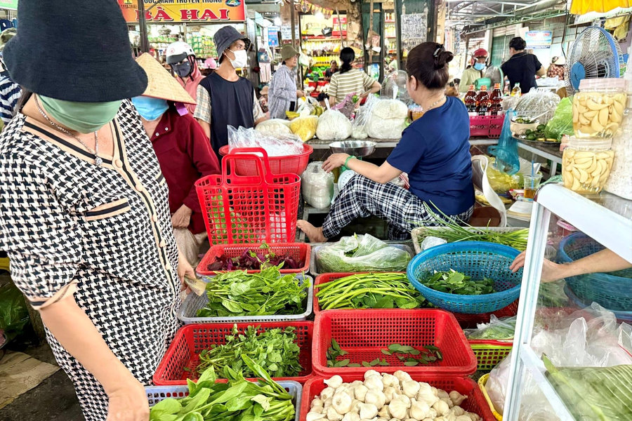 Rau xanh tăng giá vì vùng trồng ngập úng