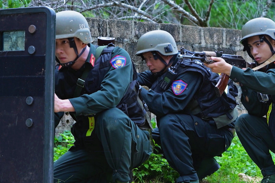 Chiến sĩ quả cảm tập cuối: Tái hiện chuyên án ma túy Lóng Luông