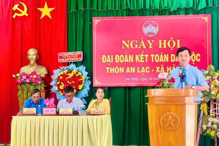 Đồng chí Châu Ngọc Lương dự Ngày hội Đại đoàn kết toàn dân tộc tại xã Hải Ninh