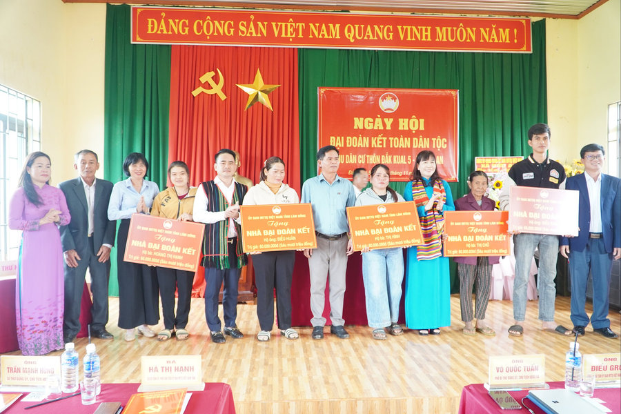 Sôi nổi Ngày hội Đại đoàn kết toàn dân tộc ở thôn Đắk Kual 5