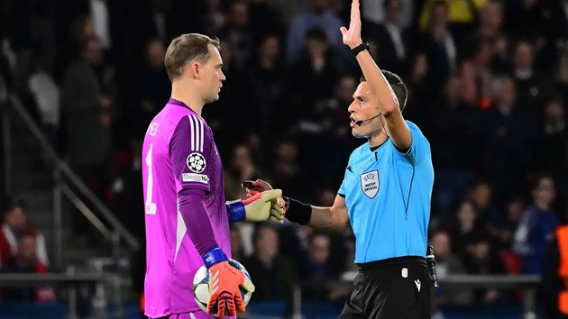 Bayern hạ PSG 2-1: Neuer chỉ trích trọng tài Mariani