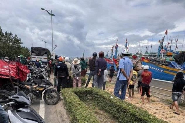 Tìm nhân thân thi thể nam giới trôi trên sông Cà Ty