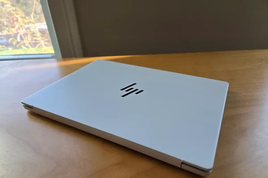 HP OmniBook 7 Aero: Siêu nhẹ nhưng pin là sự đánh đổi lớn