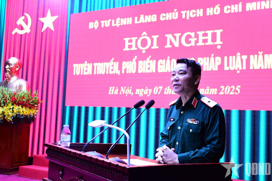 Tuyên truyền nâng cao ý thức chấp hành pháp luật trong Bộ tư lệnh Lăng Chủ tịch Hồ Chí Minh