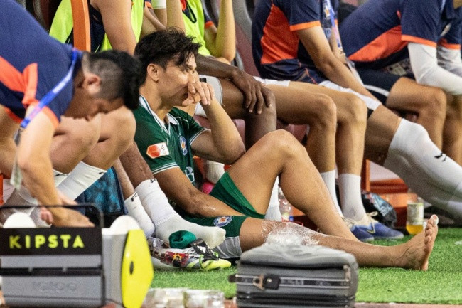 Bùi Tiến Dũng phẫu thuật đứt dây chằng, nguy cơ nghỉ hết mùa